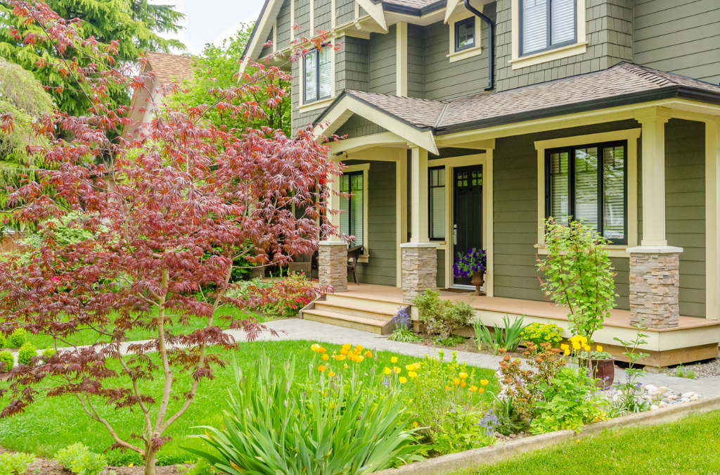 Home and front lawn/garden